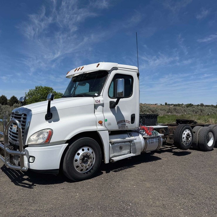 2016 FREIGHTLINER CASCADIA 125