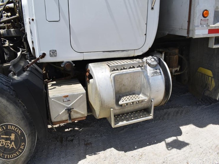 1996-mack-rd688s-image-26