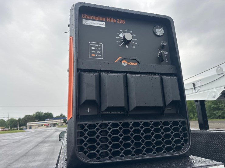 2017-ford-f550-xl-image-14