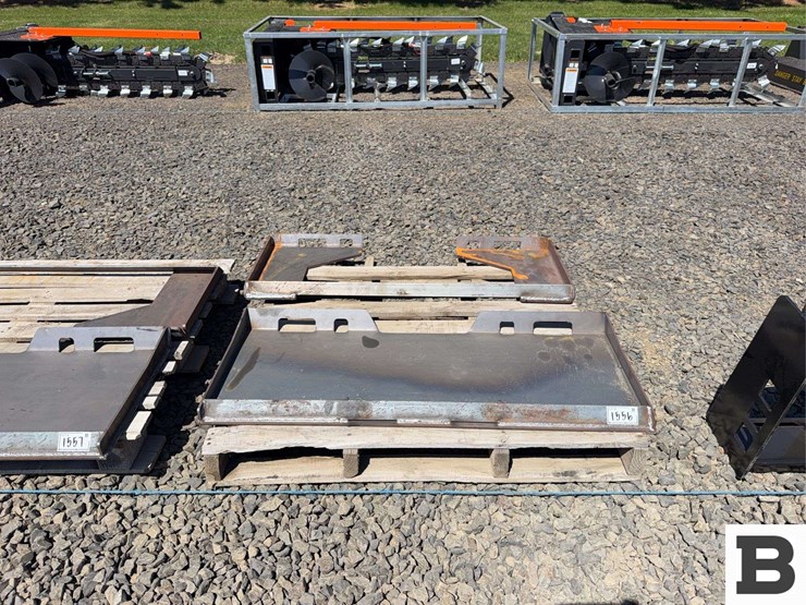 2025-wolverine-qmp3-16-6t-skid-steer-mounting-plate-image-1