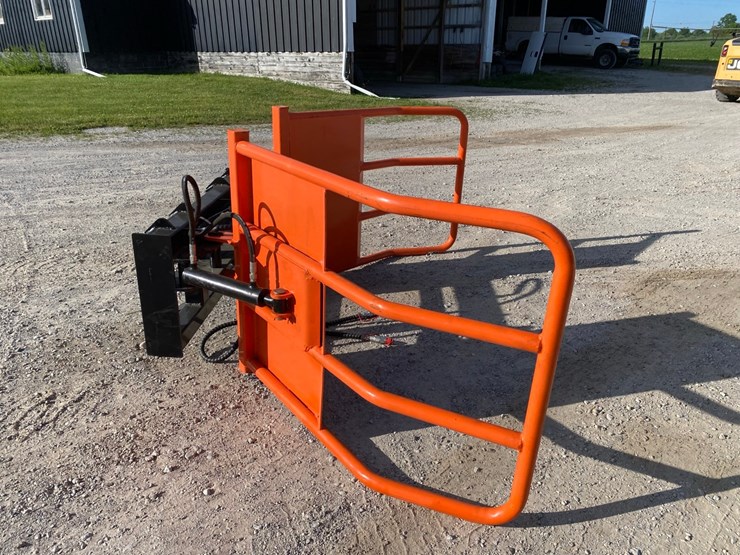 new---skidsteer-bale-grabber-image-1