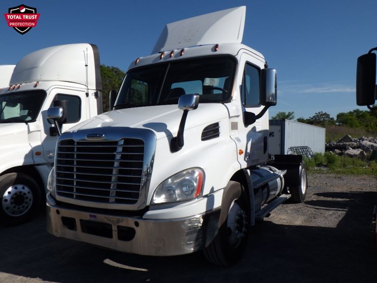 2019-freightliner-cascadia-113-image-1