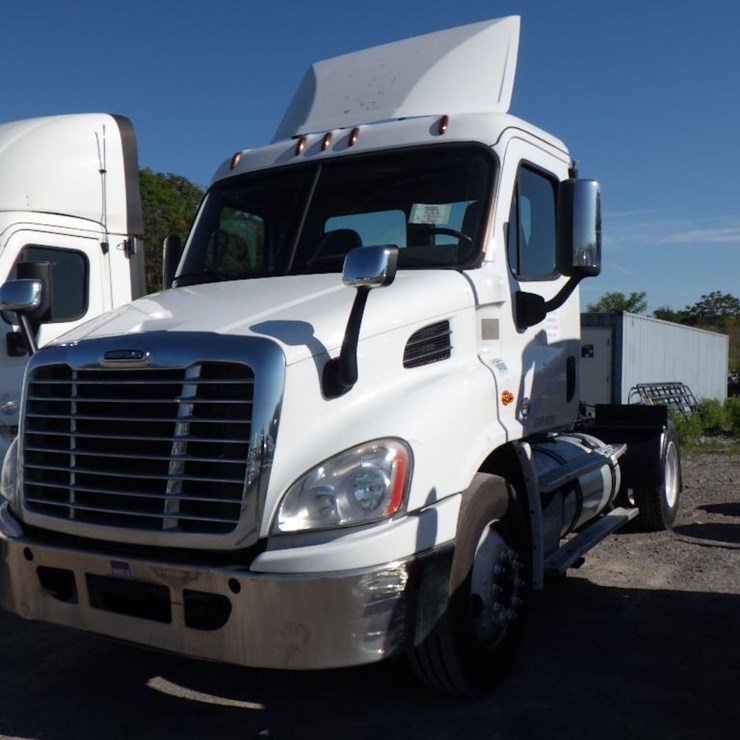 2019 FREIGHTLINER CASCADIA 113