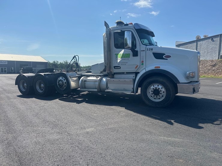 2016-peterbilt-567-image-11
