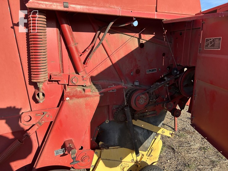 new-holland-660-image-23