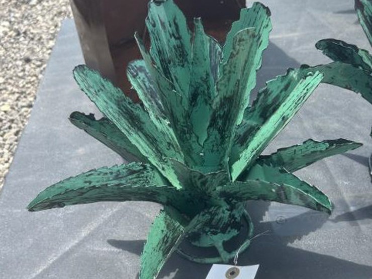 #278-•-metal-art---small-aloe-plant-image-1