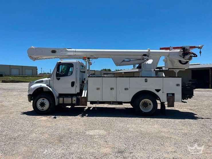 2016-freightliner-m2-106-image-1