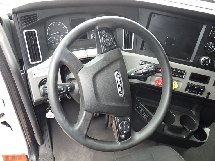 2022-freightliner-cascadia-126-image-21