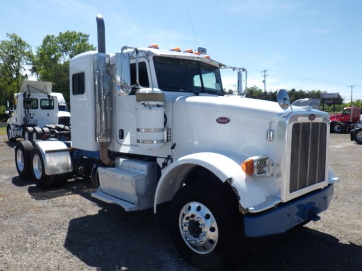 2012-peterbilt-367-image-3