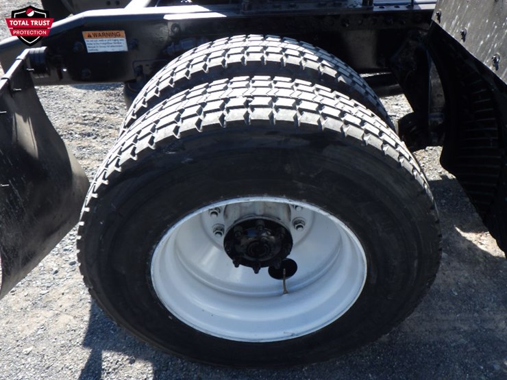 2019-freightliner-cascadia-113-image-7