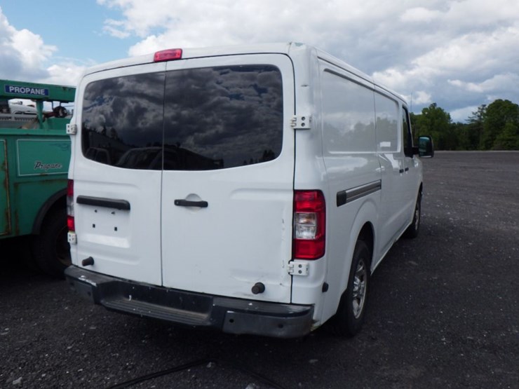 2013-nissan-nv2500-image-12