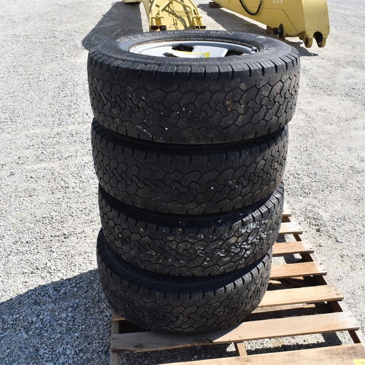 Tires BF GOODRICH RUGGED TRAIL T/A 42945