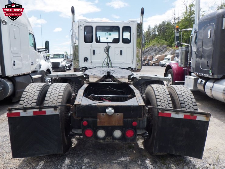 2022-western-star-49x-image-9