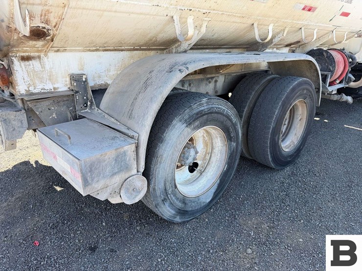 1990-mack-rd688s-image-33