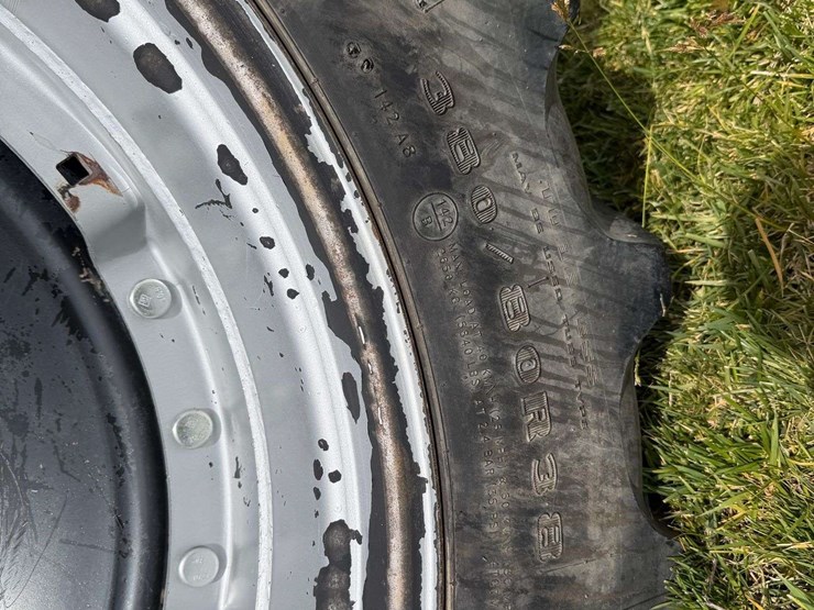 2011-case-ih-magnum-260-image-21