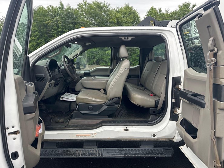 2017-ford-f550-xl-image-33