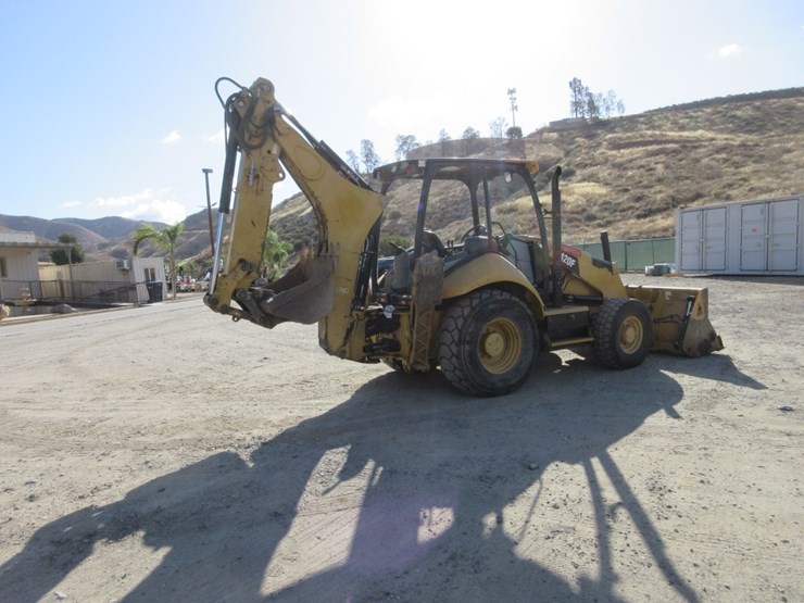 2013-caterpillar-420f-image-3
