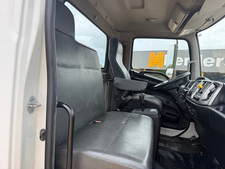 2016-hino-338-image-7