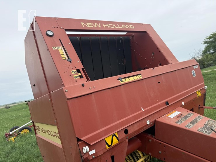 new-holland-660-image-7