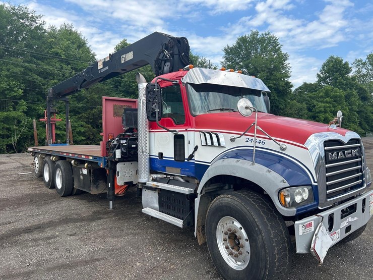 2016-mack-granite-gu713-image-2