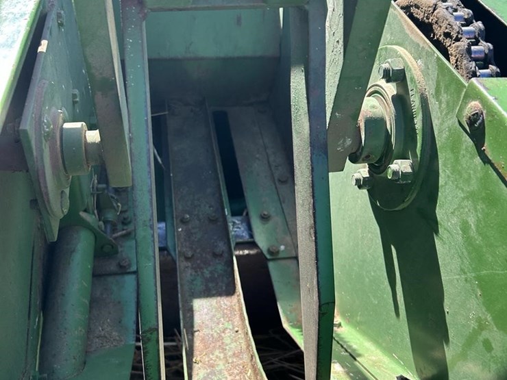 john-deere-336-image-31