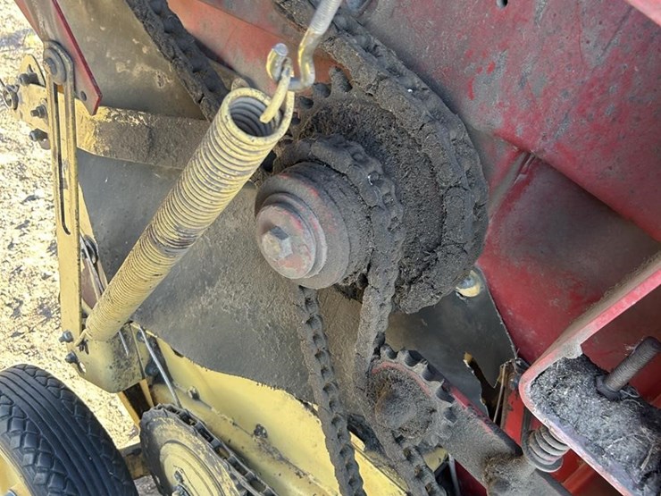 new-holland-660-image-37