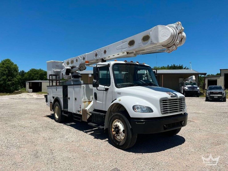 2018-freightliner-m2-106-image-4