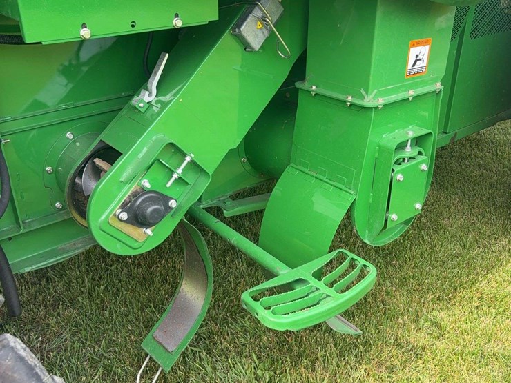 2013-john-deere-s670-image-21