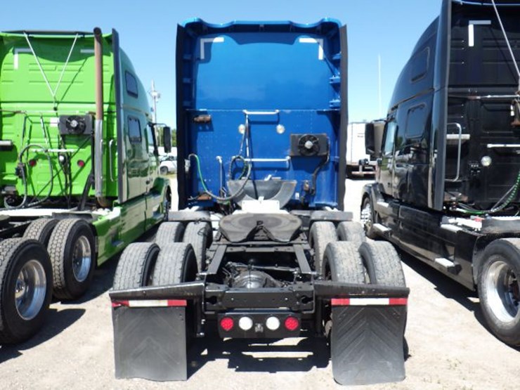 2016-kenworth-t680-image-12