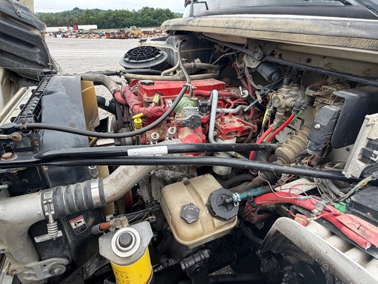 2008-freightliner-m2-106-image-20