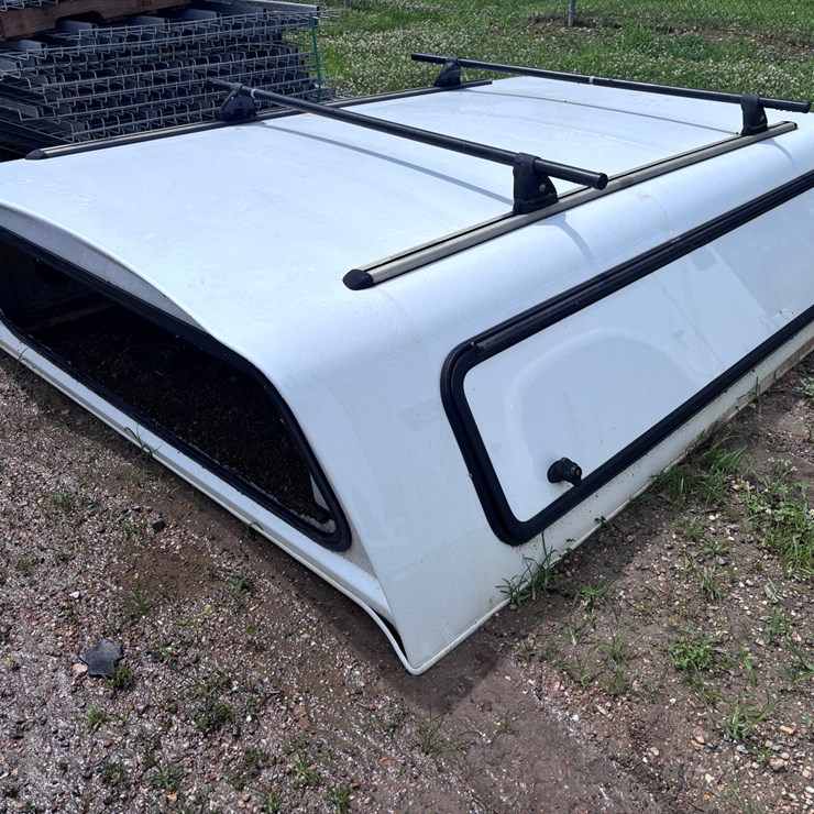 #31459 • CAMPER SHELL FOR A PICKUP TRUCK