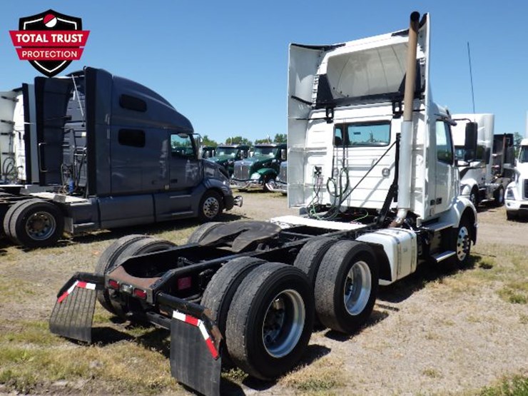 2021-volvo-vnr300-image-8