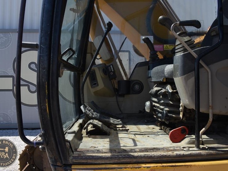 2005-caterpillar-320cl-image-56
