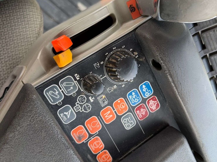 2014-case-ih-magnum-200-cvt-image-97