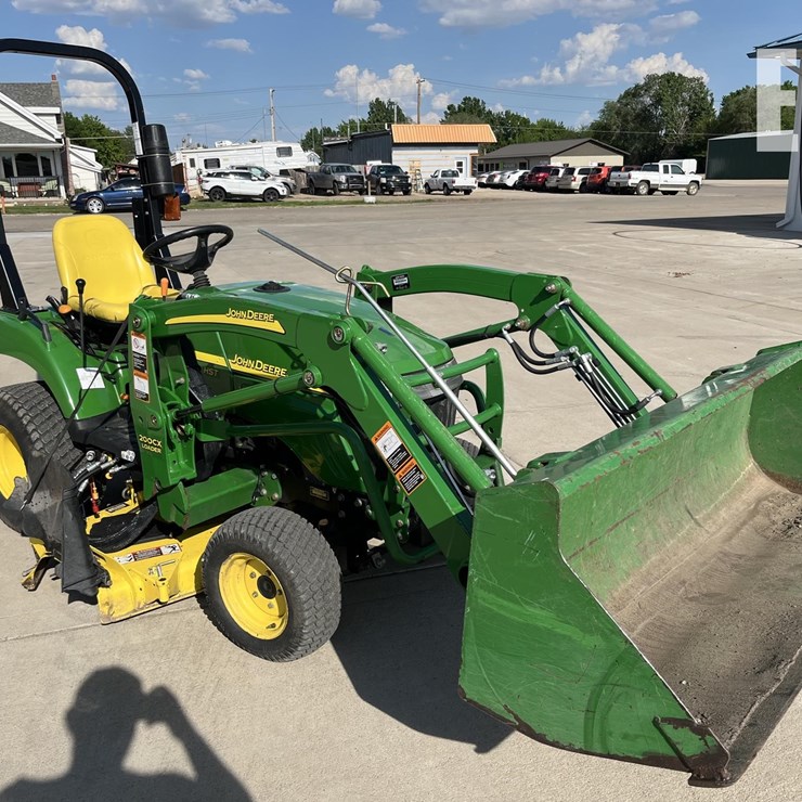 2009 JOHN DEERE 2305