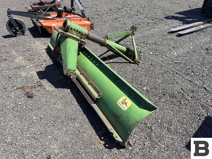 john-deere-8-image-3
