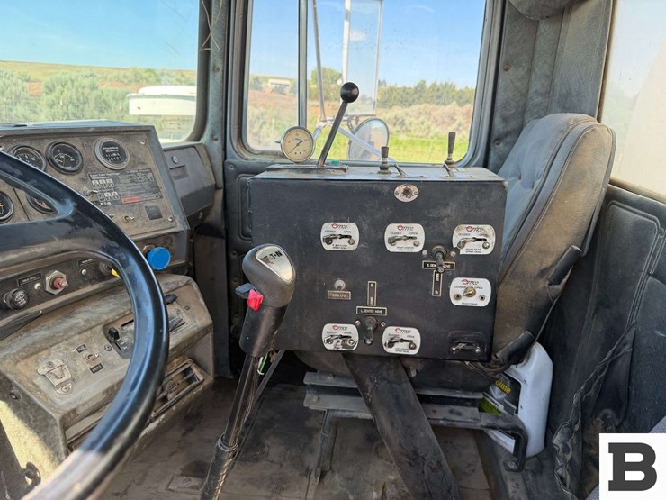 1990-mack-rd688s-image-60
