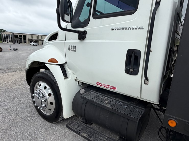 2005-international-durastar-4300-image-8
