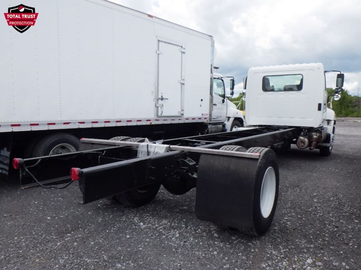 2019-hino-338-image-8