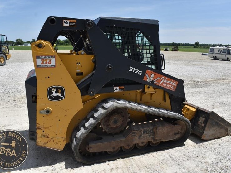 2019-deere-317g-image-10