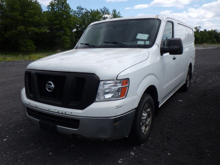 2013-nissan-nv2500-image-1
