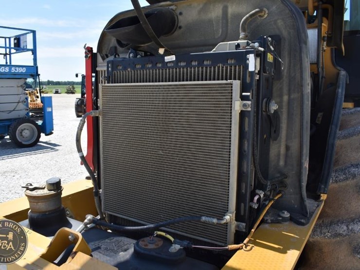 2014-caterpillar-cp56b-image-30