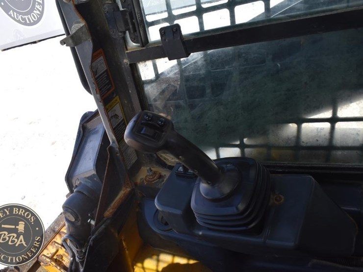 2019-deere-317g-42975-image-48