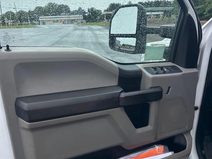 2017-ford-f550-xl-image-35