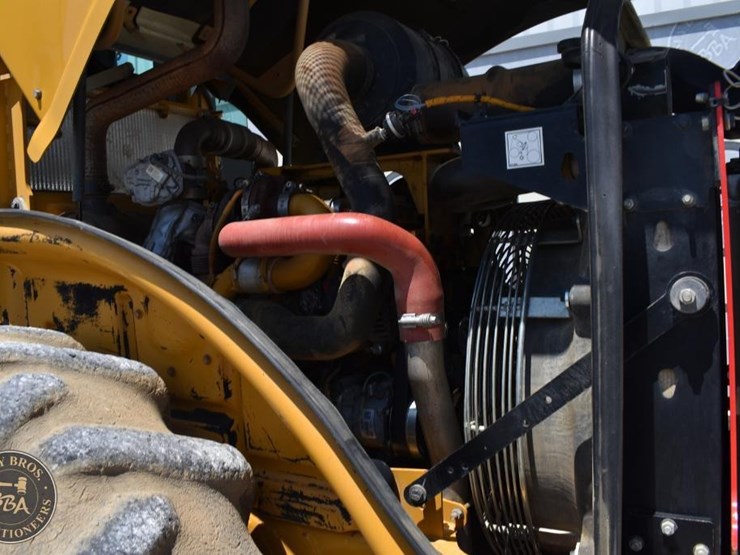 2014-caterpillar-cp56b-image-26