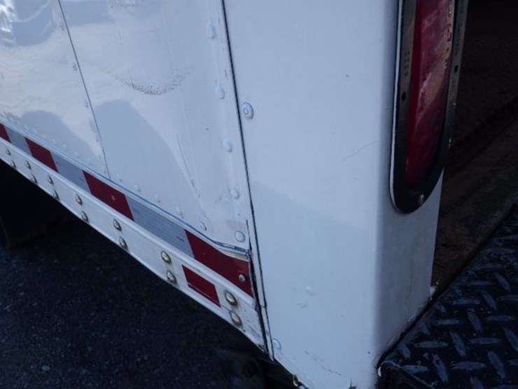 2016-freightliner-m2-106-image-11