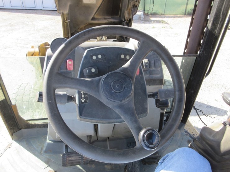 2013-caterpillar-420f-image-16