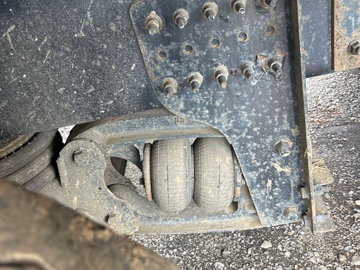 2016-mack-granite-gu713-image-44