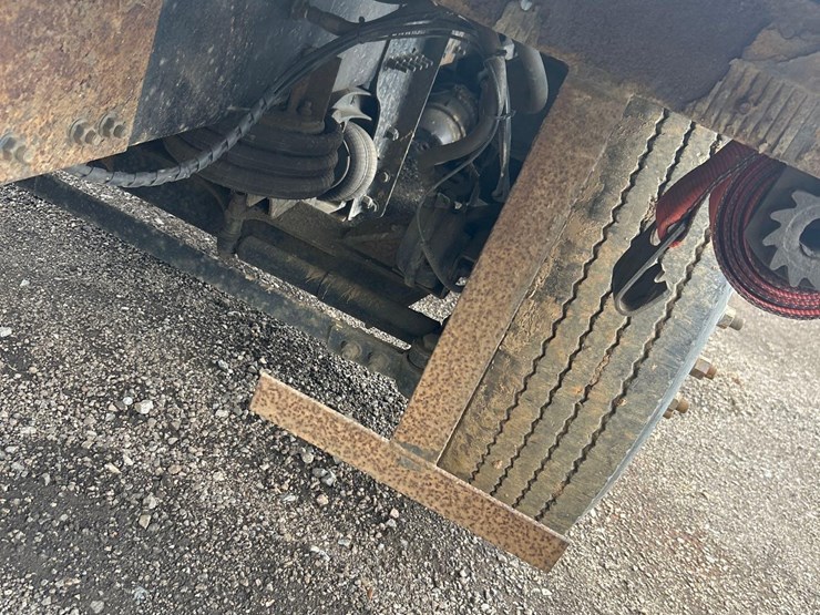 2016-mack-granite-gu713-image-41