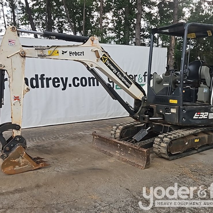 2019 BOBCAT E32
